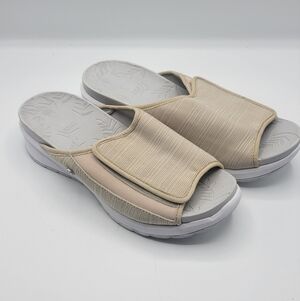BZees slides with velcro size 9.5M